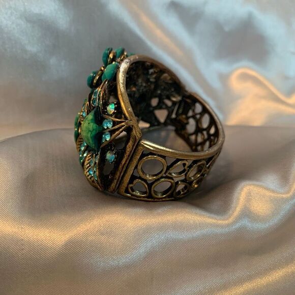 Vintage-Inspired Floral Cuff Bracelet Turquoise - Picture 4 of 10